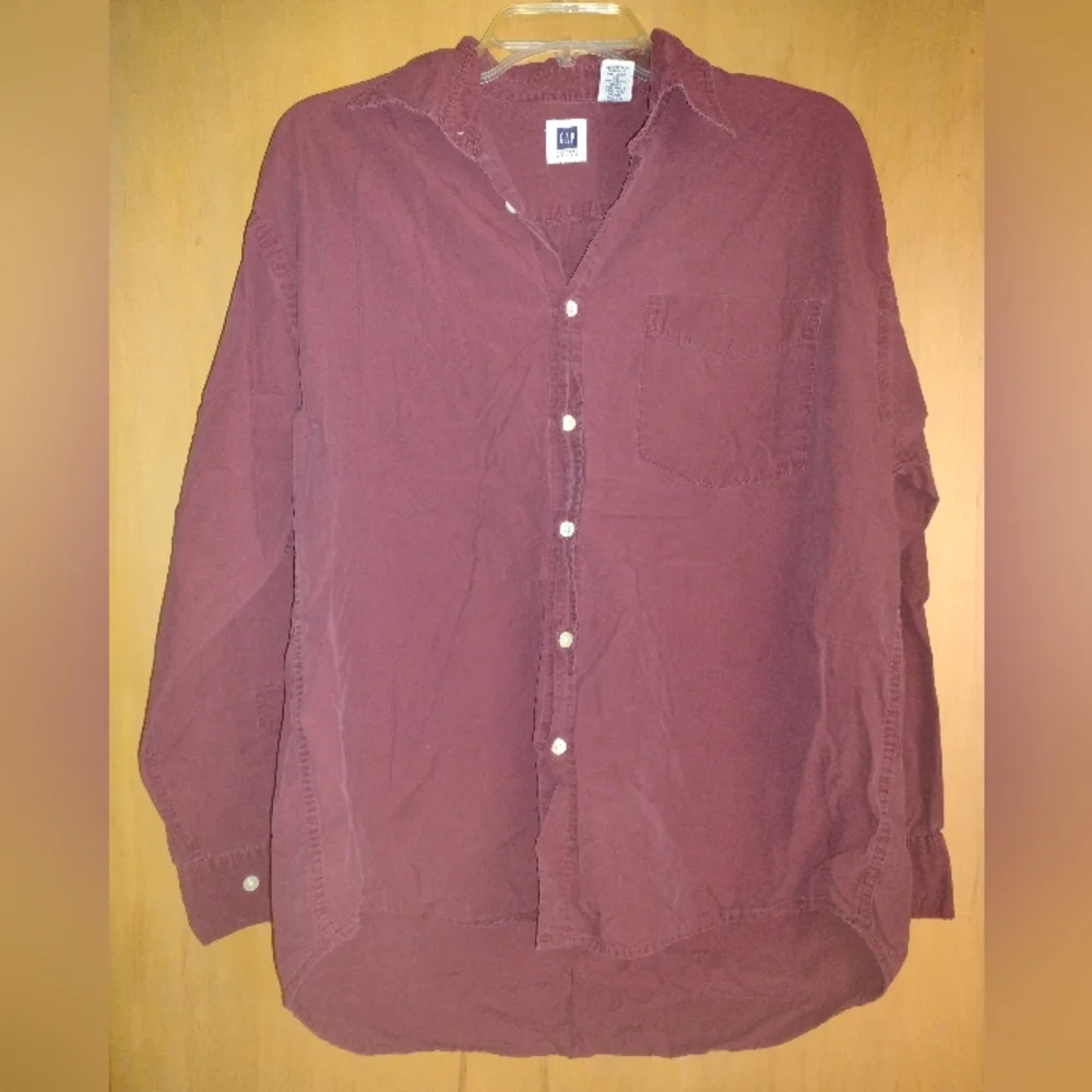 Gap Red Corduroy Button Up Shirt Size Medium - Picture 1 of 4
